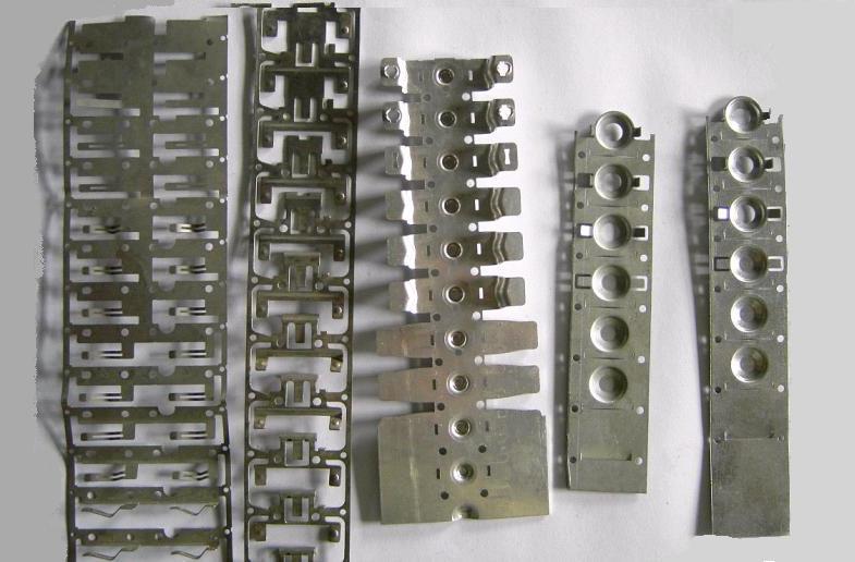 1430979132578387.jpg 五金連續模.jpg