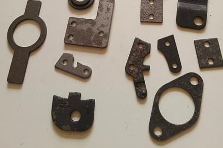 精密沖壓件產生時出現翻料、扭曲的原因及解決方法